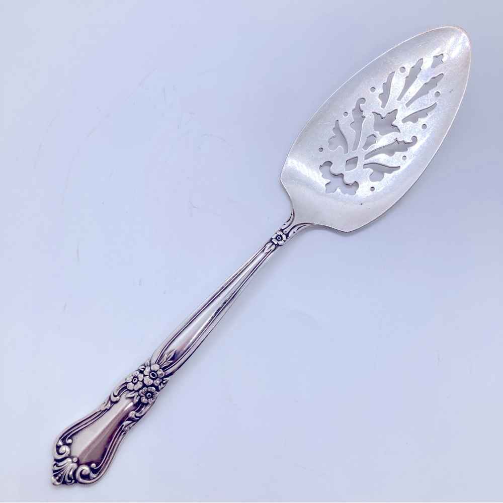 WM.A. Rogers Oneida Pie Cake Server Serving Utensil ~” Long Party Event Dinner